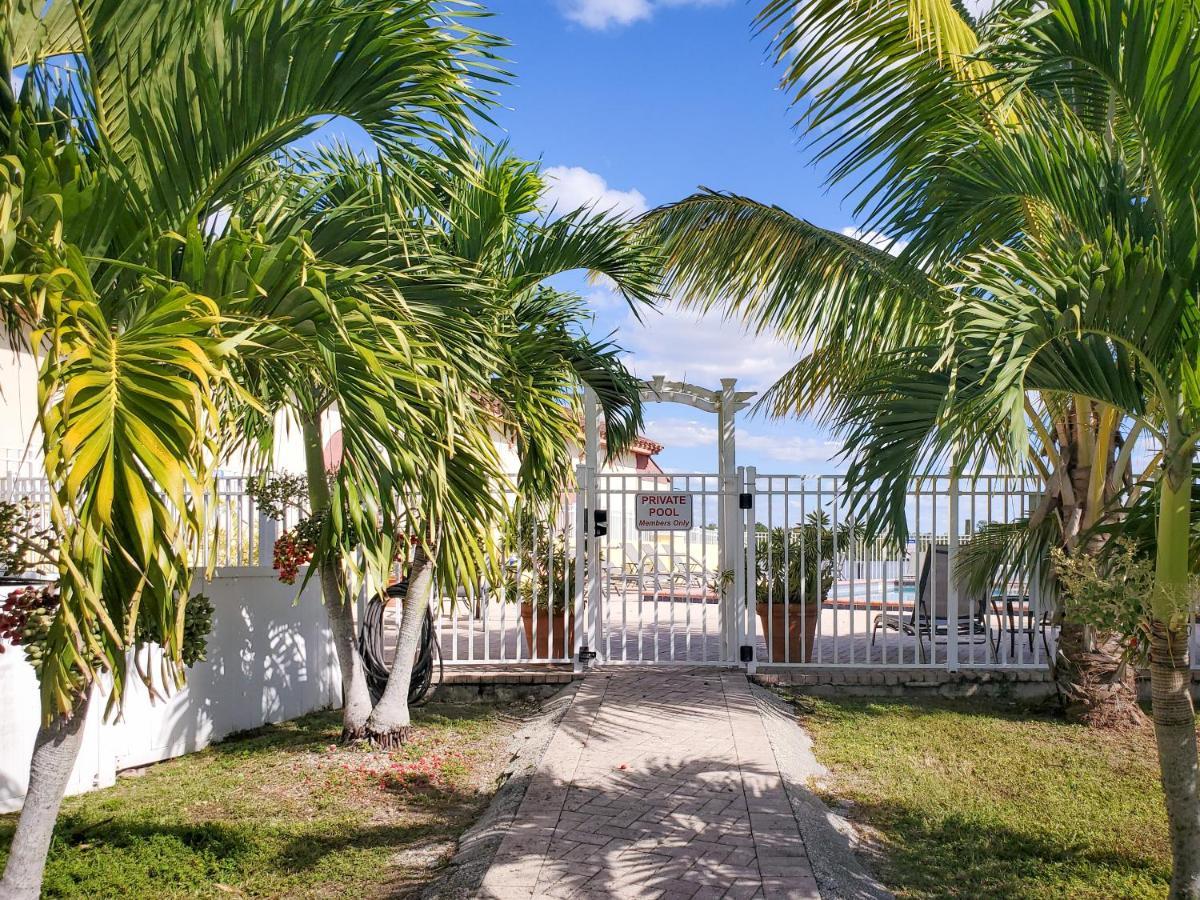 Captain'S Table Hotel By Everglades Adventures 외부 사진