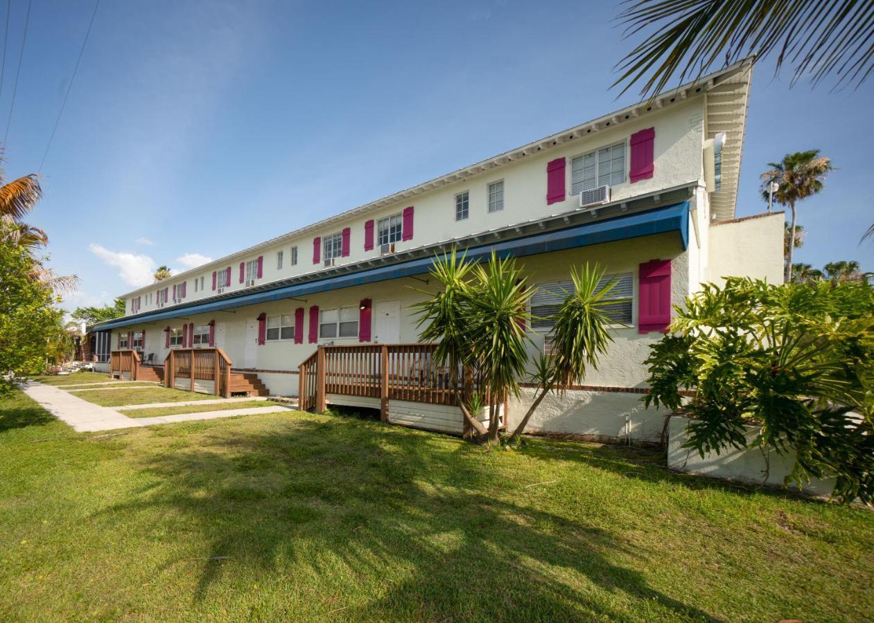 Captain'S Table Hotel By Everglades Adventures 외부 사진