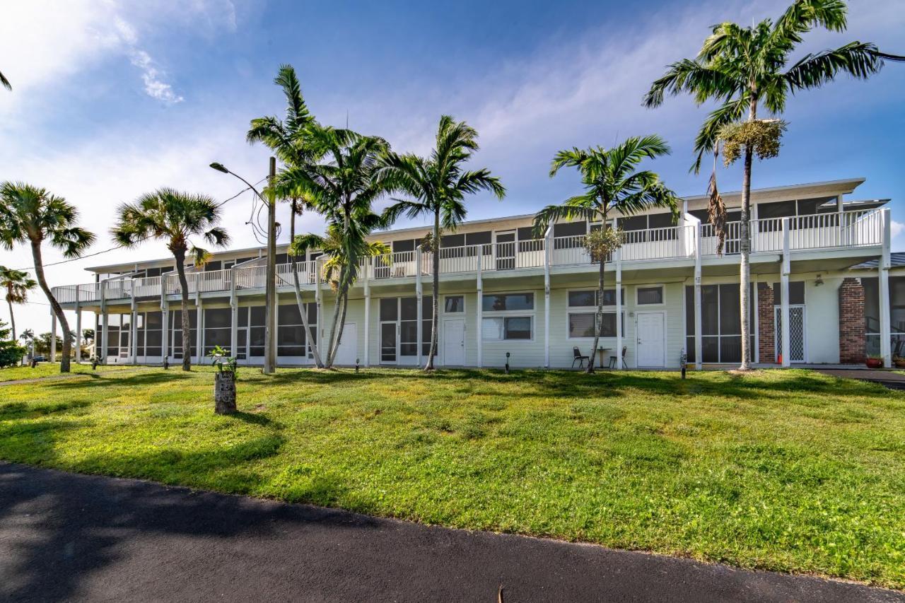 Captain'S Table Hotel By Everglades Adventures 외부 사진