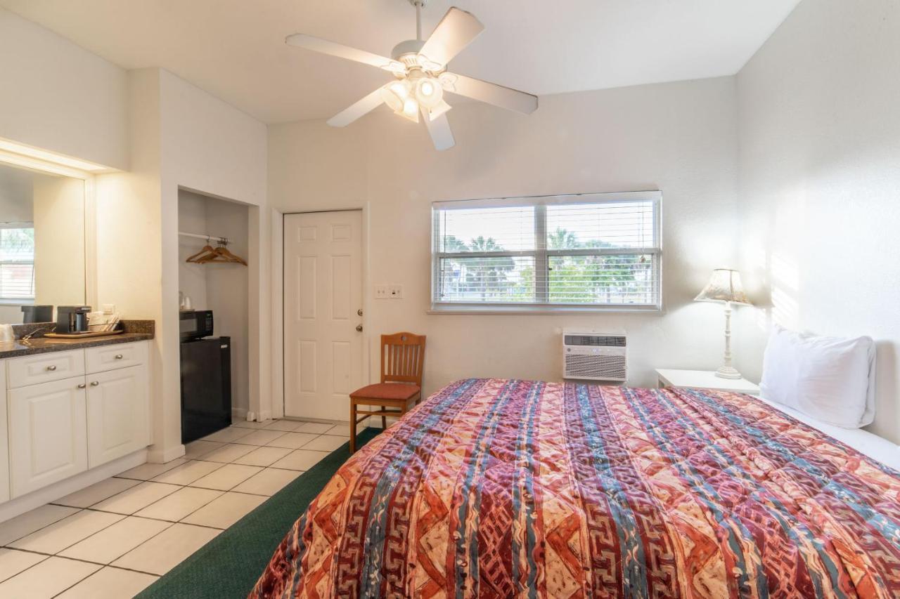 Captain'S Table Hotel By Everglades Adventures 외부 사진
