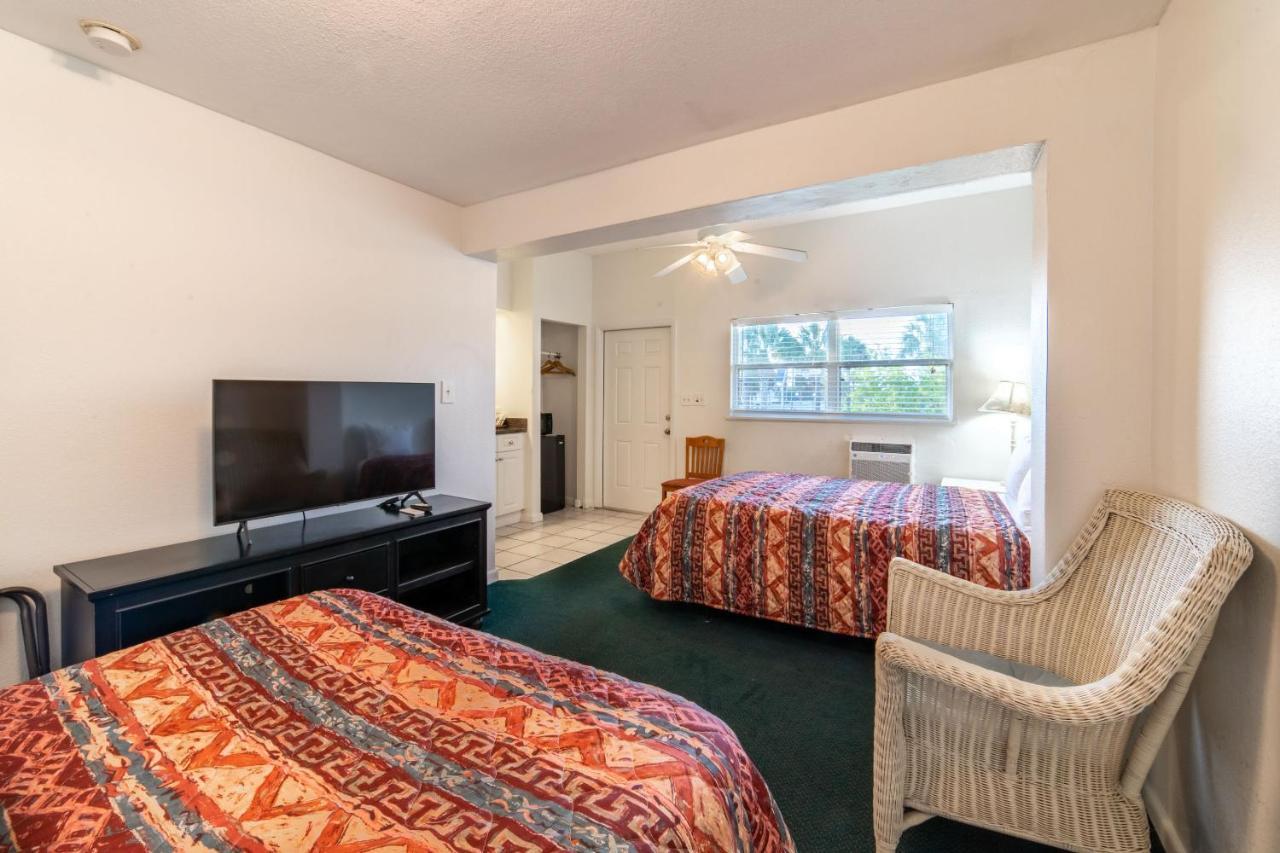 Captain'S Table Hotel By Everglades Adventures 외부 사진