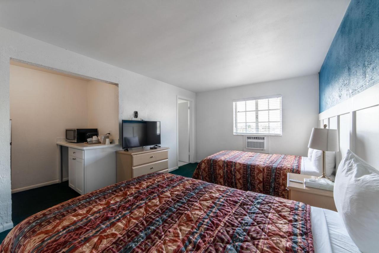 Captain'S Table Hotel By Everglades Adventures 외부 사진