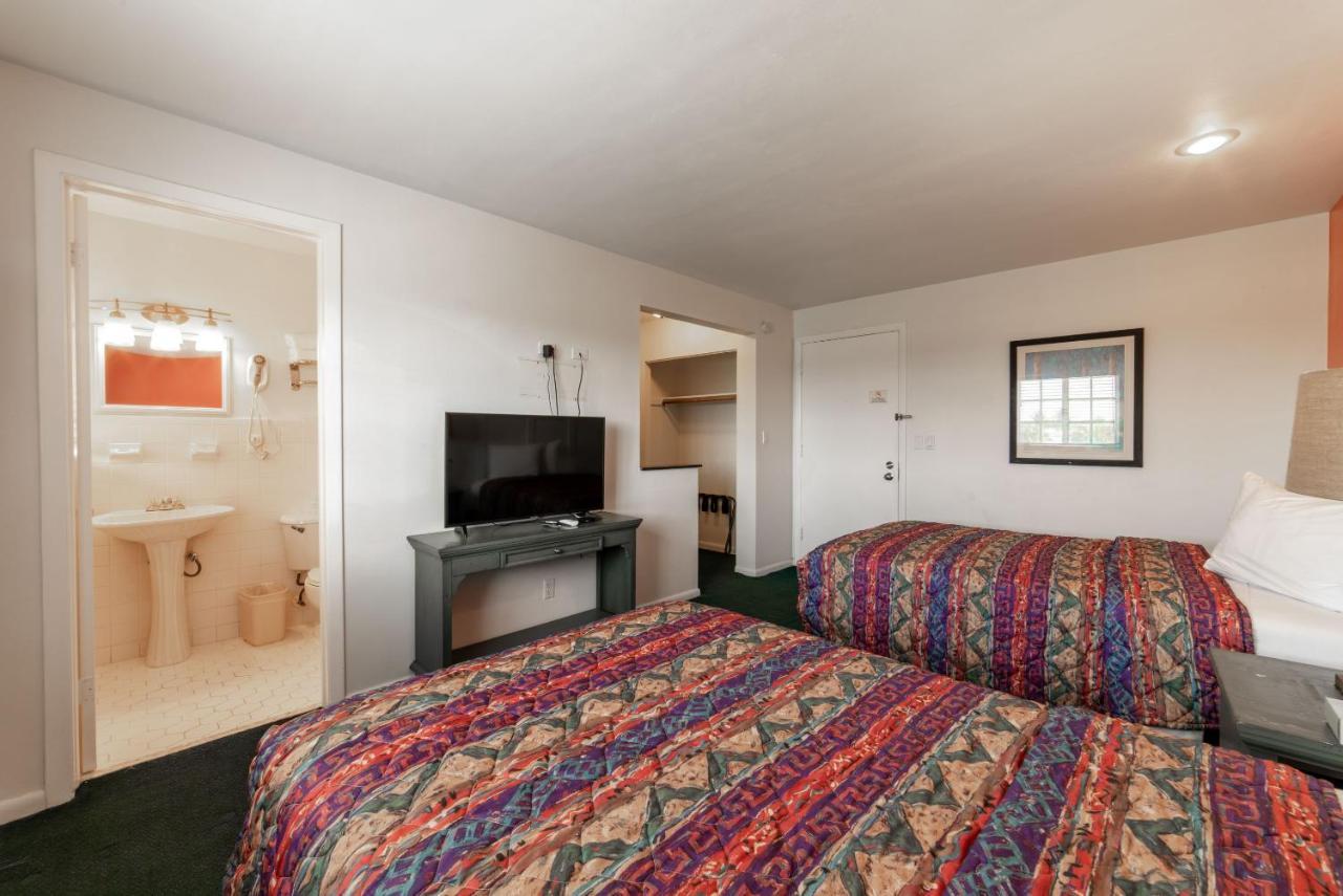 Captain'S Table Hotel By Everglades Adventures 외부 사진