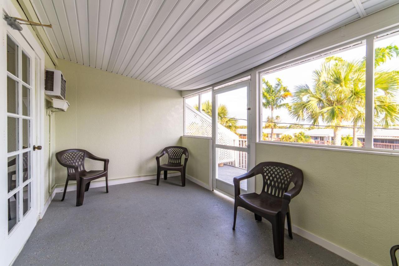 Captain'S Table Hotel By Everglades Adventures 외부 사진