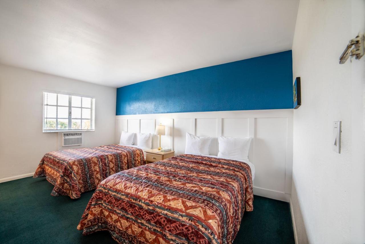 Captain'S Table Hotel By Everglades Adventures 외부 사진