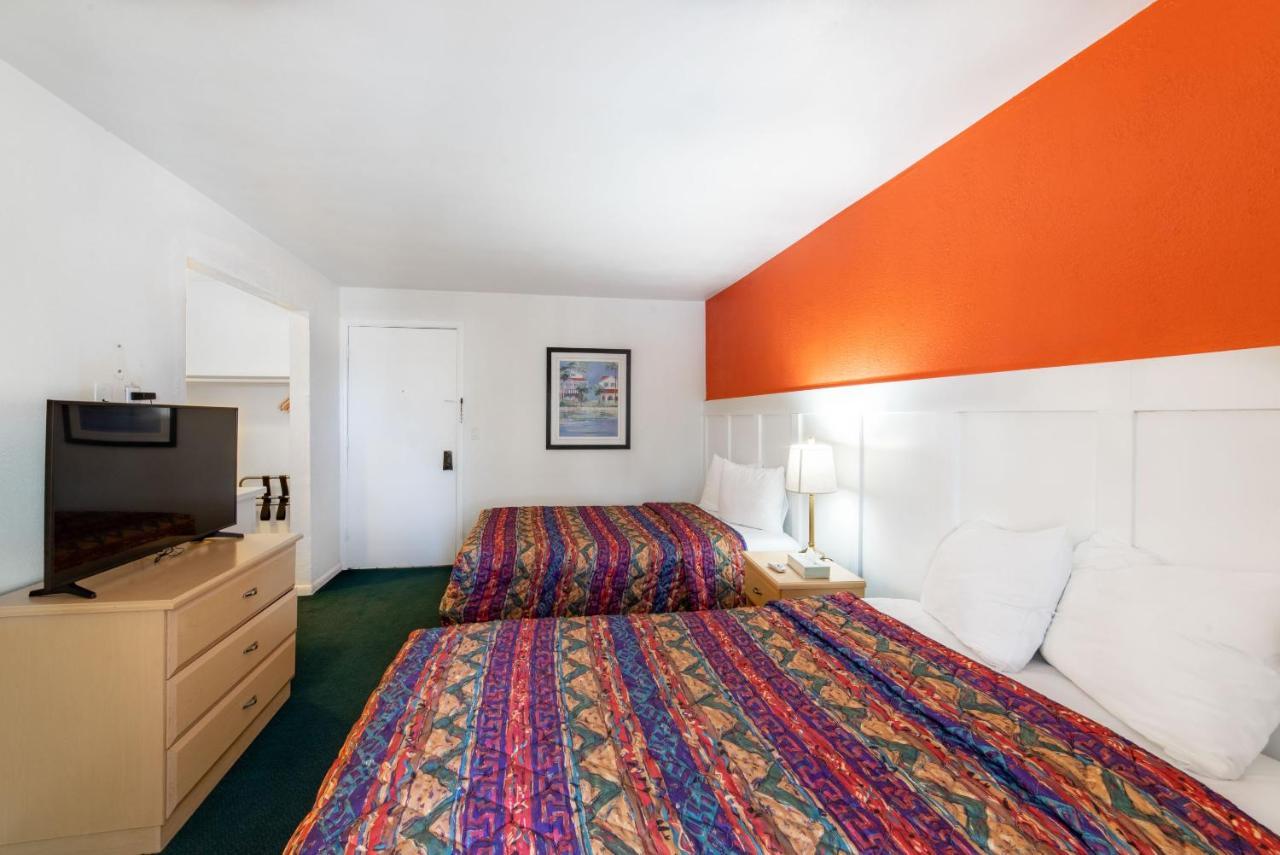 Captain'S Table Hotel By Everglades Adventures 외부 사진