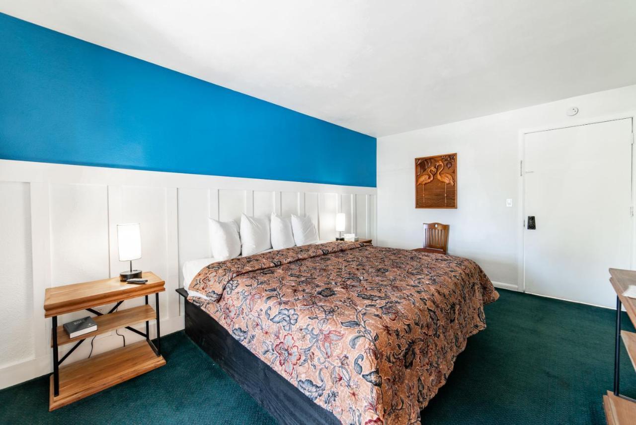 Captain'S Table Hotel By Everglades Adventures 외부 사진