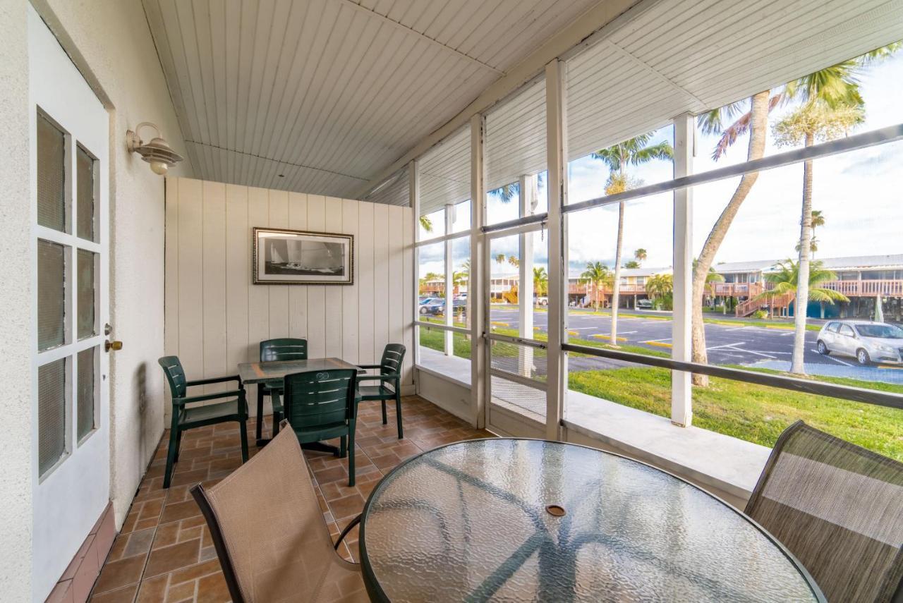 Captain'S Table Hotel By Everglades Adventures 외부 사진