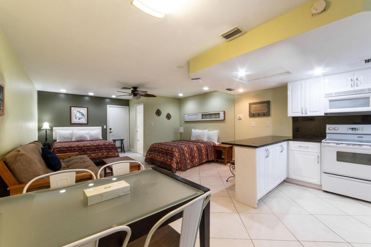 Captain'S Table Hotel By Everglades Adventures 외부 사진