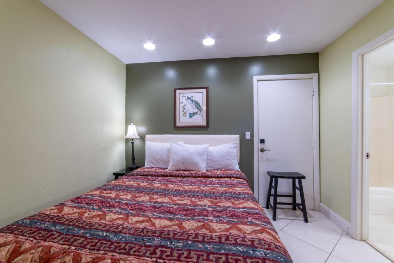 Captain'S Table Hotel By Everglades Adventures 외부 사진