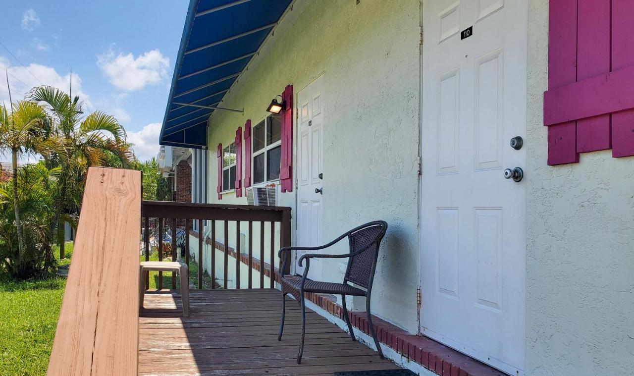 Captain'S Table Hotel By Everglades Adventures 외부 사진