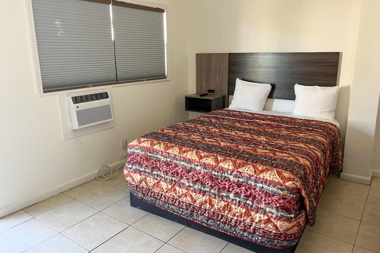 Captain'S Table Hotel By Everglades Adventures 외부 사진