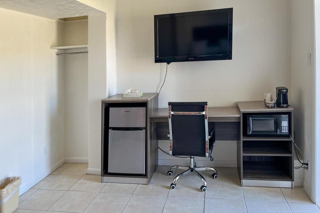 Captain'S Table Hotel By Everglades Adventures 외부 사진