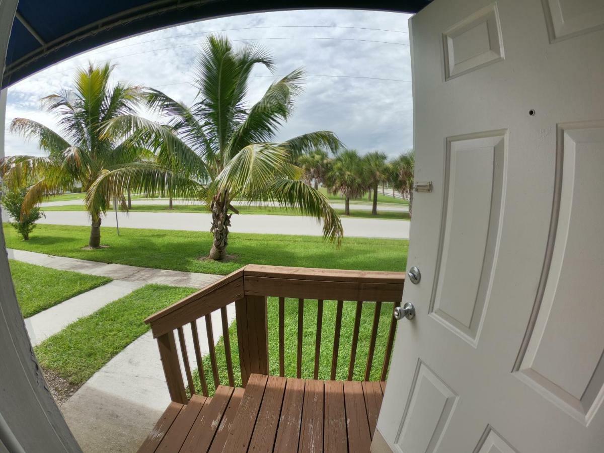 Captain'S Table Hotel By Everglades Adventures 외부 사진
